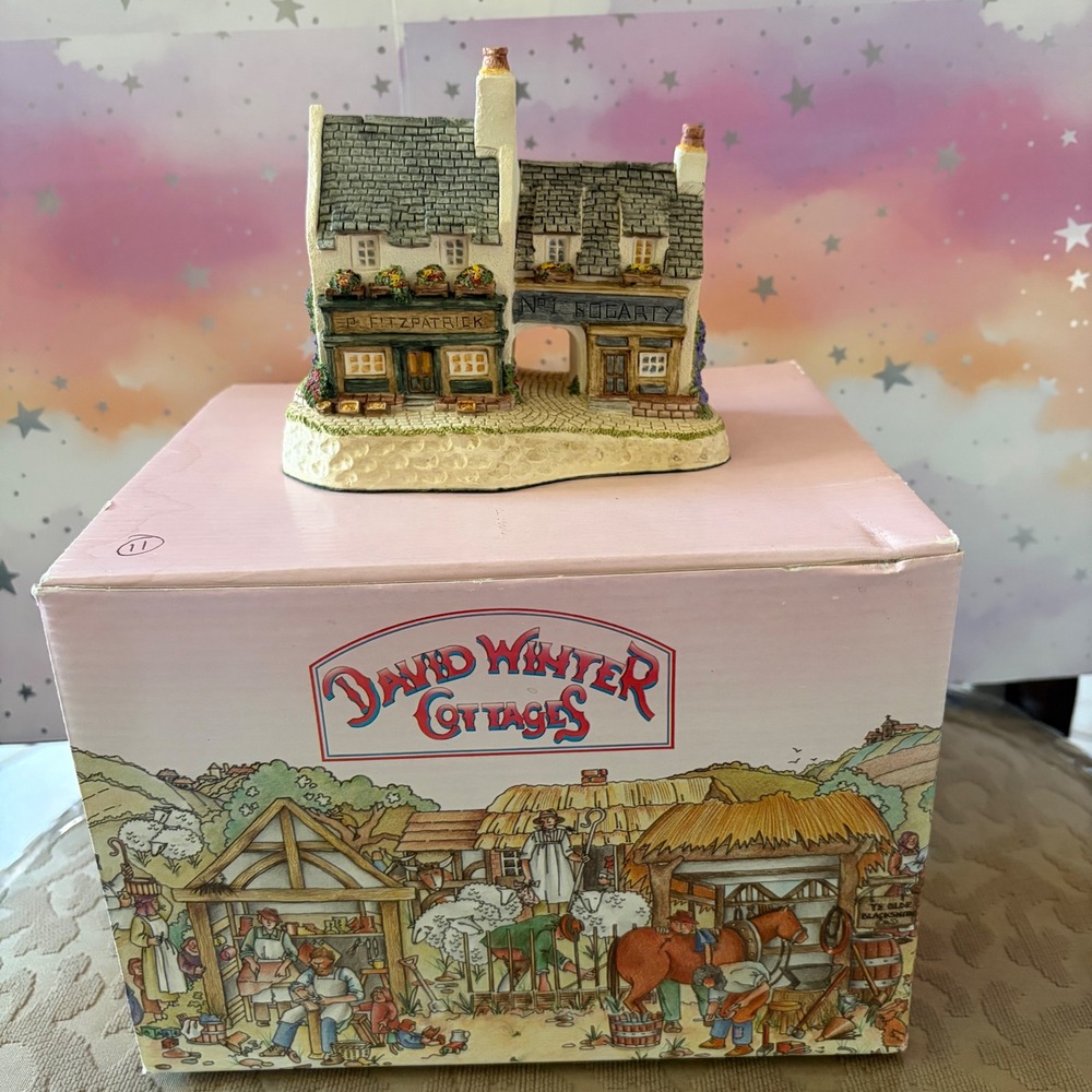David Winter Fogartys The Irish Collection 1991 Miniature Cottage with Box